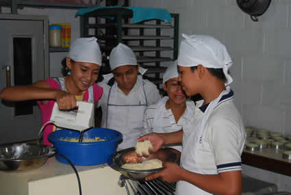 children learning how to bake 