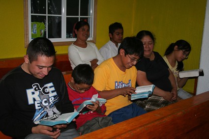 group of people reading