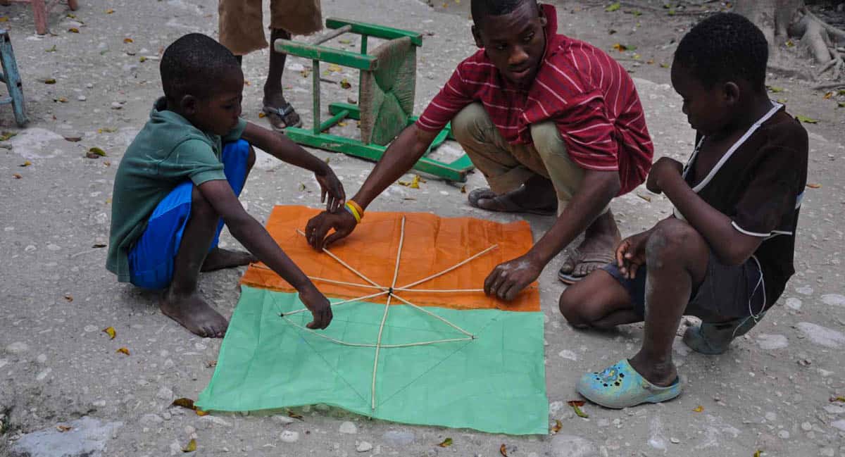 easter-in-haiti-kite-making