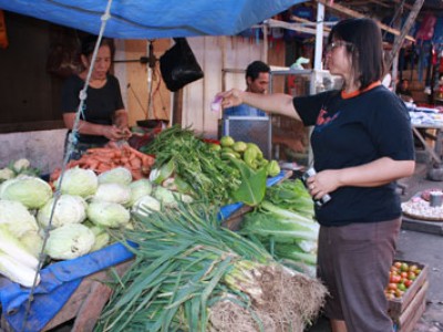 woman shopping at produce market