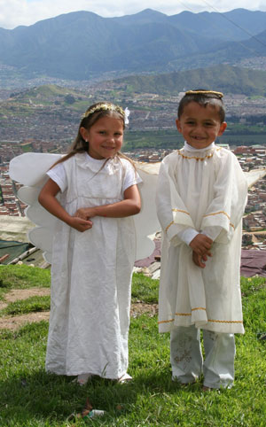 little boy and little girl dressed as angels