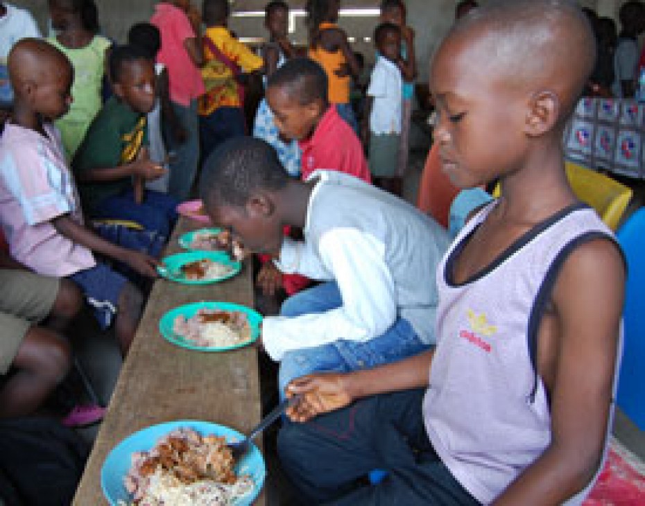 children sitting at a bench eating