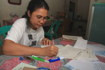 girl writing a letter