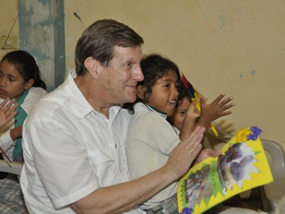 Wess Stafford clapping with children