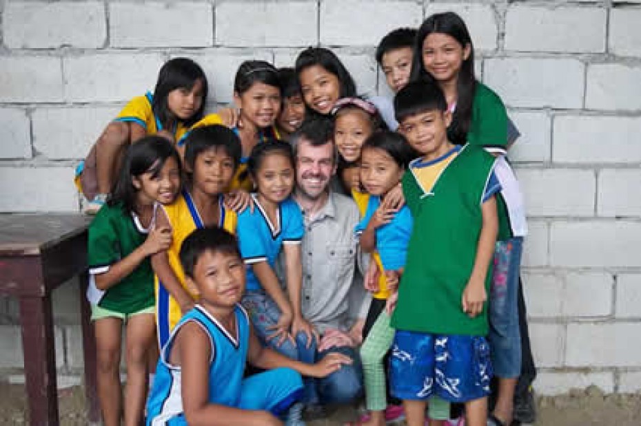 Shaun Groves with group of Filipino children