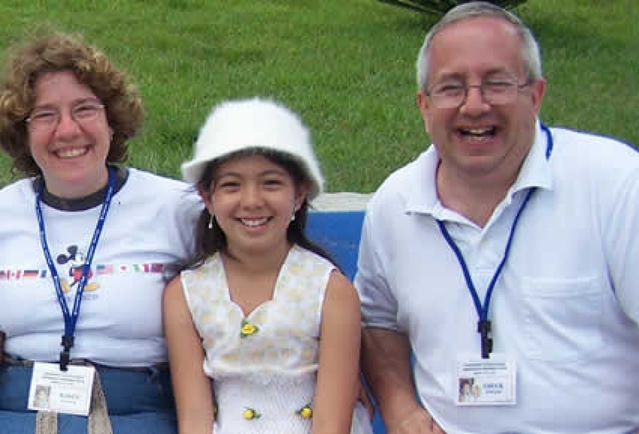 Guth_Karen-and-Chuck Young girl sitting between a man and a lady.