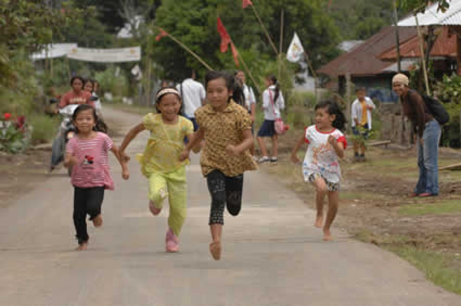 Children running a race