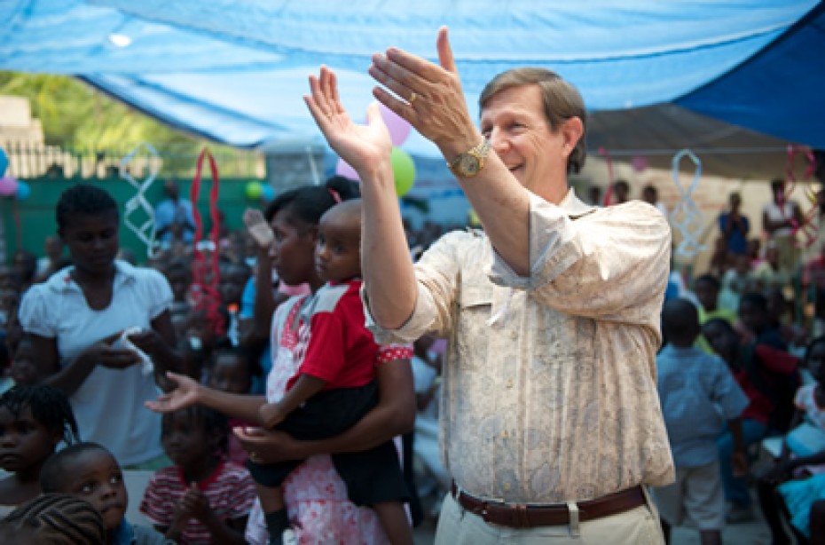 Wess Stafford clapping hands
