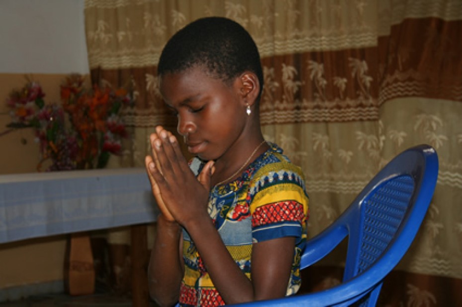 child praying