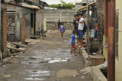 dirt street in Indonesia