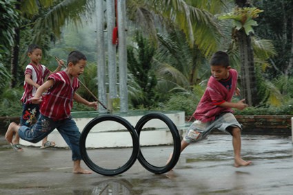boys playing tire racing