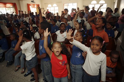 children worshiping