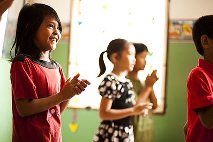 young children singing and clapping