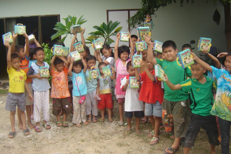 a group of children holding up bibles