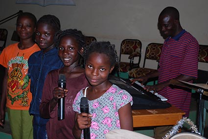 four kids singing