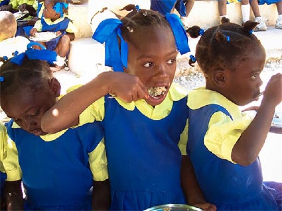 group of girls eating