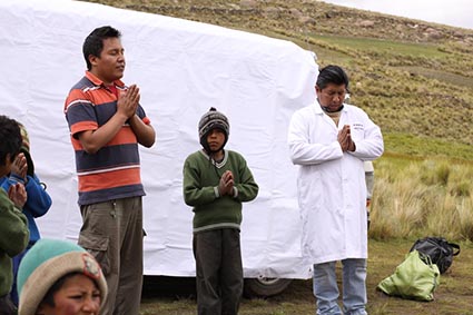 two men and child praying