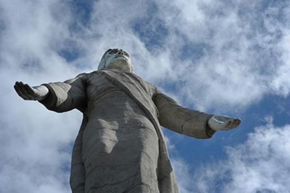 statue of Jesus with outstretched arms