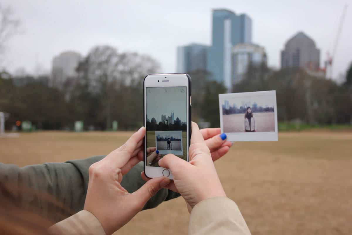 How to Use Snapchat for Pictures to Send to the Child You Sponsor