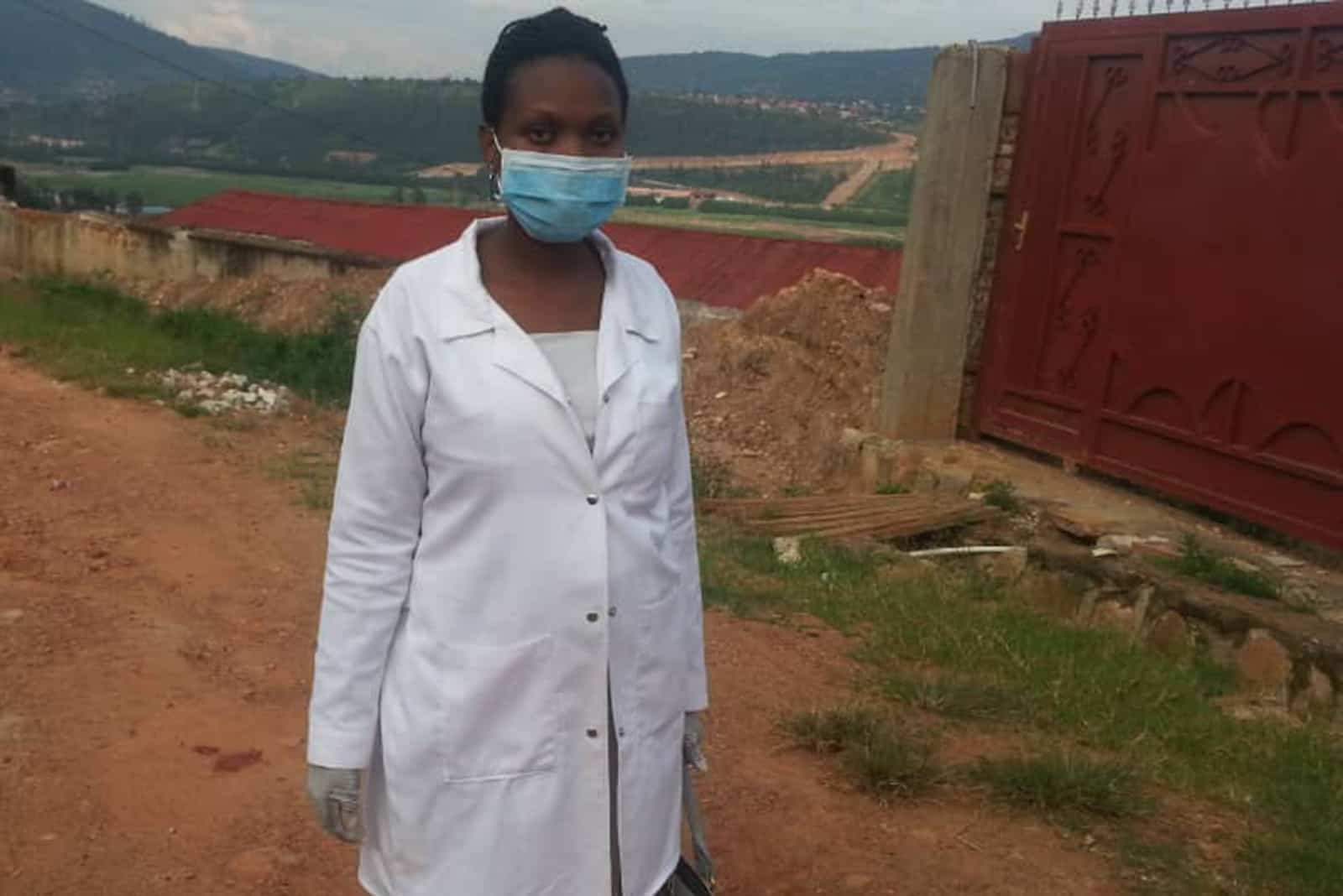 Pharmacist Jannette Nikuze delivering medicine