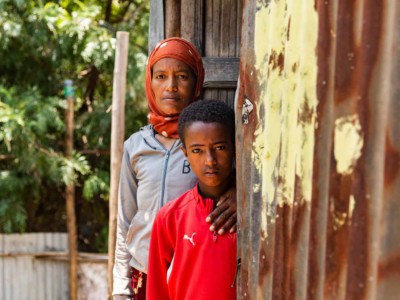 Sofia and Abukeker standing in a doorway